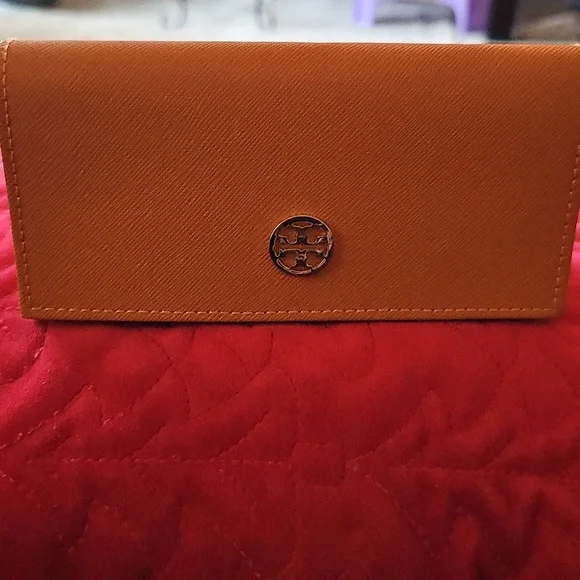 Tory Burch glass case - Picture 3 of 8